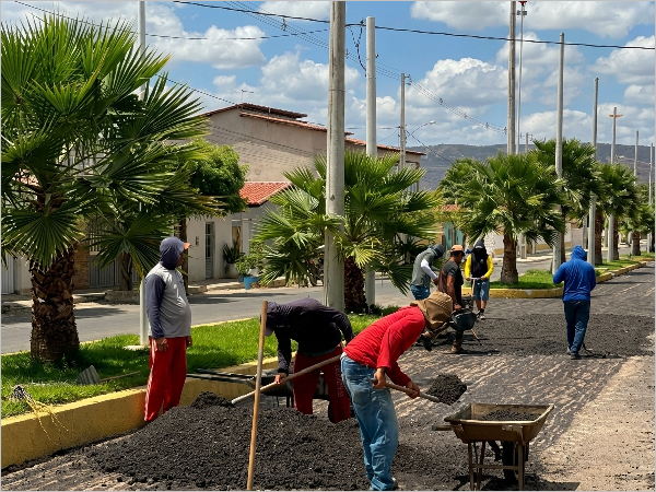 Prefeitura avança com pavimentação asfáltica na Avenida Augusto Gomes de Paiva